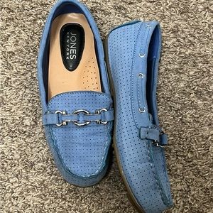 Jones New York Women Loafers w/ silver buckle